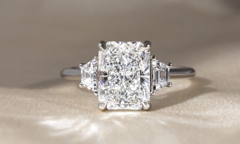 Radiant Perfection: Why Radiant Cut Diamonds with Side Stones Make for Exceptional Engagement Rings